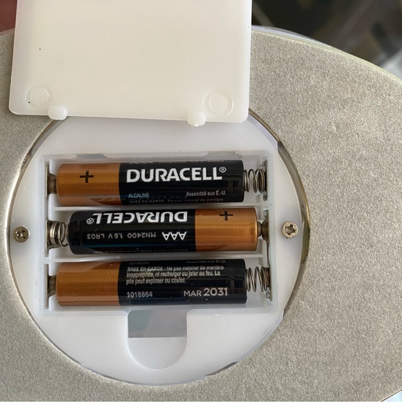 Bath and body works skull 3-wick candle holder - Picture 6 of 6